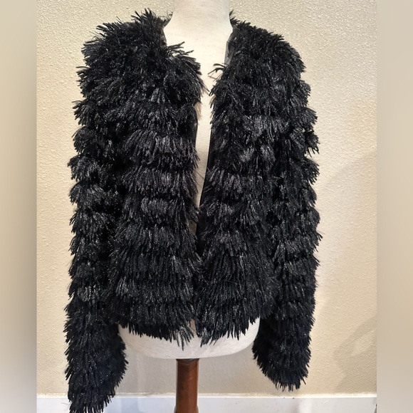 Trendy black fluffy coat - Picture 2 of 3